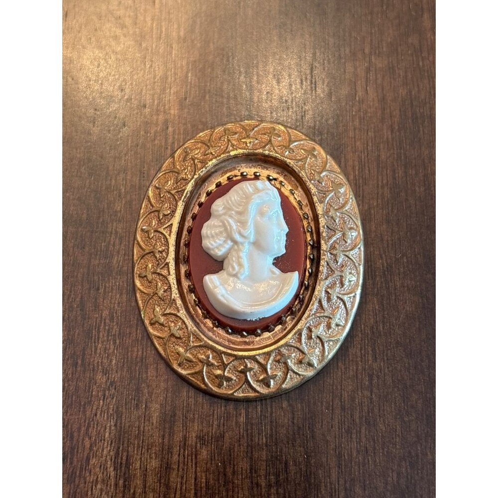 Vintage Gold-Tone Cameo Brooch With Ornate Design  Classic Silhouette Of A Woman